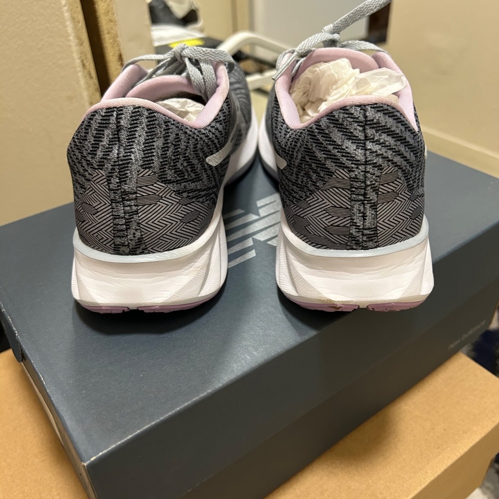 asics - Picture 3 of 5